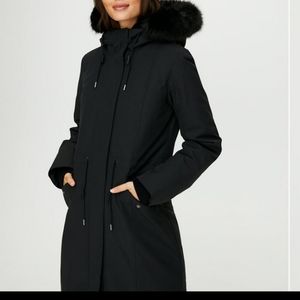 Aritzia NORTHSTAR PARKA Black